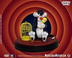 Looney Tunes Sylvester & Tweety 1/6 Scale Collectible Statue