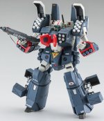Macross Robotech VF-1J Armored Valkyrie 1/72 Scale Model Kit by Hasegawa