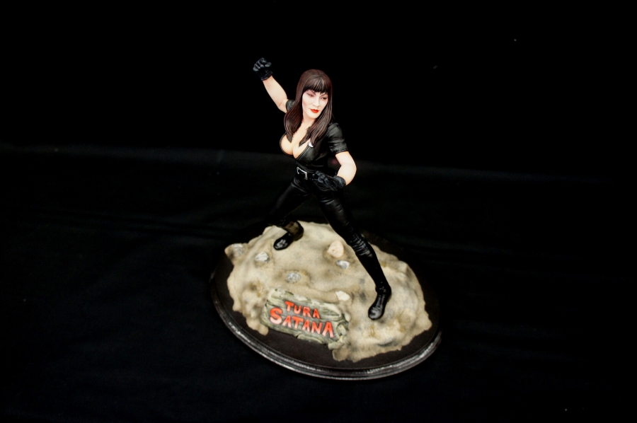 Tura Satana 1/8 Scale Resin Model Kit Faster Pussycat Run Run Run - Click Image to Close