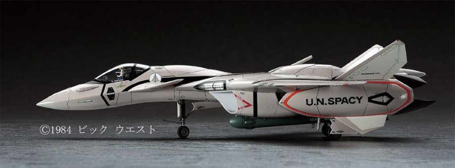 Macross Plus VF-11B Thunderbolt Valkyrie 1/72 Scale Model Kit by Hasegawa - Click Image to Close