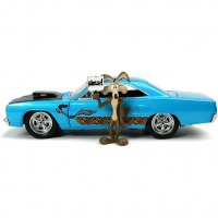 Looney Tunes Hollywood Rides 1970 Plymouth Road Runner 1/24 Scale with Wile E Coyote