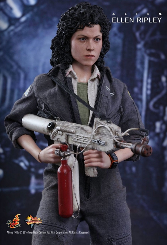 Alien Ellen Ripley 1/6 Scale Figure by Hot Toys Alien Ellen Ripley