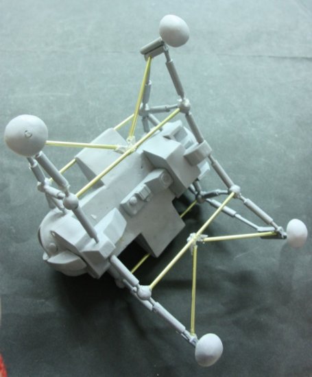 UFOモデルキット 1/72 スケール U.F.O. TV Series Moon Mobile 1/72 Scale Model Kit by