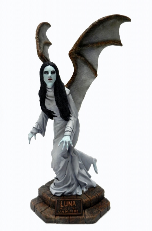 Mark Of The Vampire Luna Vampire With Wings Model Kit - Click Image to Close