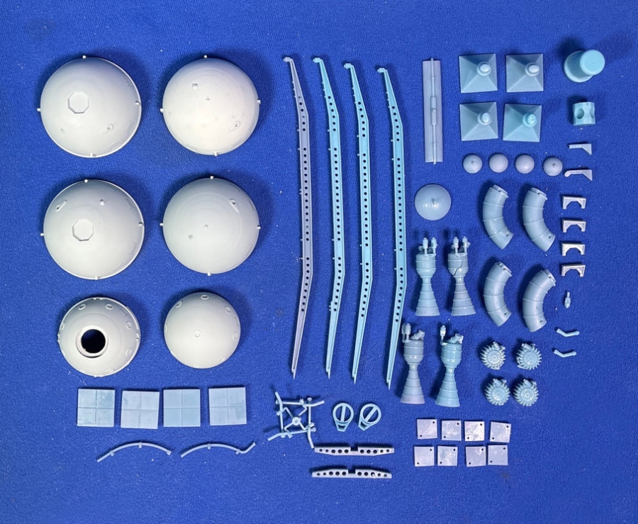 Von Braun Round-The-Moon Ship (1953) 1/144 Scale Model Kit - Click Image to Close