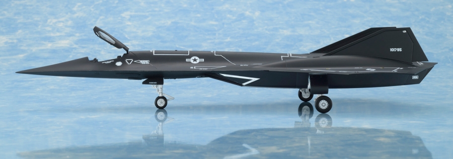 Top Gun: Maverick U.S. Navy Darkstar 1/72 Scale Model Kit - Click Image to Close