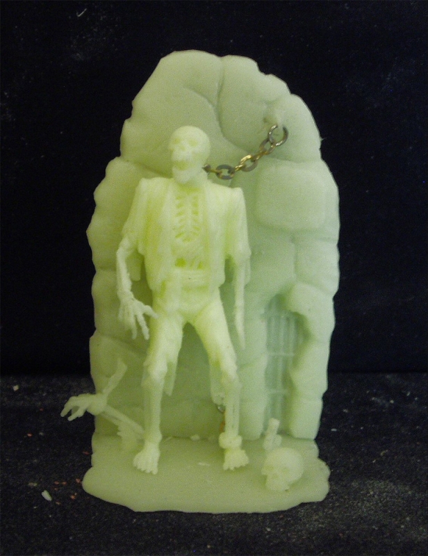 Forgotten Prisoner Aurora Glow Monster Style Model Kit - Click Image to Close