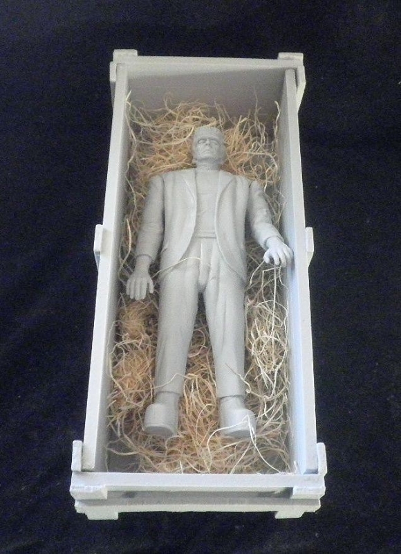 Monster Scenes Scale Strange Frankenstein McDougalls House of Horrors Crate and 3 Figure Model Kit - Click Image to Close