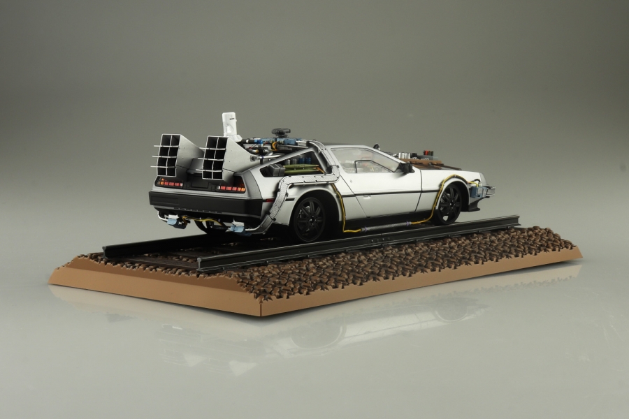 Back to the Future Part III Delorean Time Machine with Track Diorama Plastic Model Kit - Click Image to Close