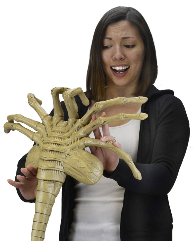 Aliens Life-Size Facehugger Foam Prop Replica - Click Image to Close