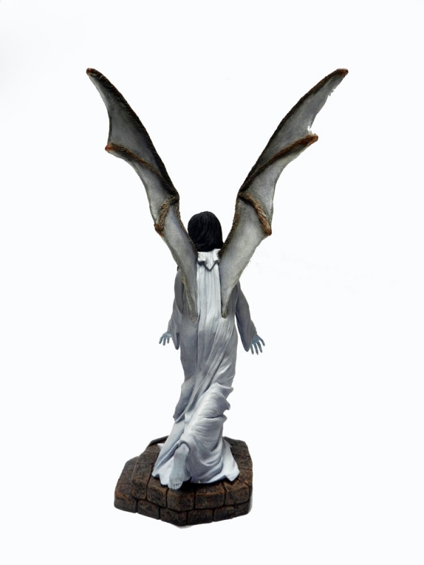 Mark Of The Vampire Luna Vampire With Wings Model Kit - Click Image to Close