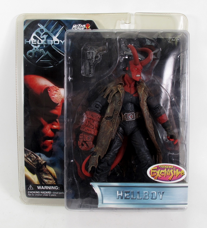 Hellboy with Horns Previews Exclusive Mezco Figure - Click Image to Close