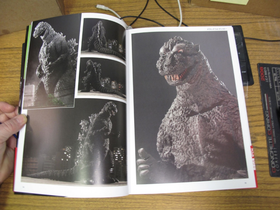Godzilla Eiji Tsuburaya Museum Special Video - Dream Challenge: Godzilla Appears in Sukagawa Book - Click Image to Close