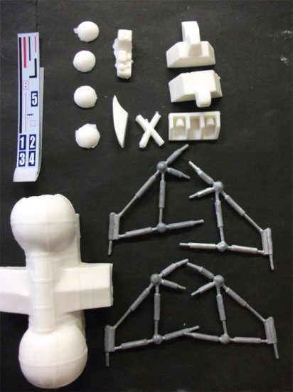 UFOモデルキット 1/72 スケール U.F.O. TV Series Moon Mobile 1/72 Scale Model Kit by