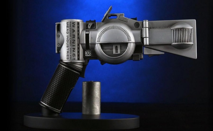 Blade Runner Syd Mead Concept Pistol Blaster Prop Replica NOT MINT - Click Image to Close
