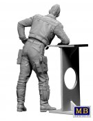 At the Edge of the Universe: Keep Moving 1/24 Scale Model Kit (2 Figures & Counter)