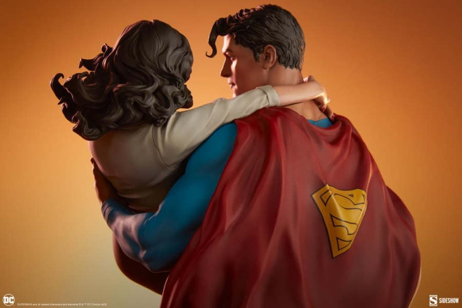 Superman and Lois Lane DC Comics 22 inch Diorama - Click Image to Close
