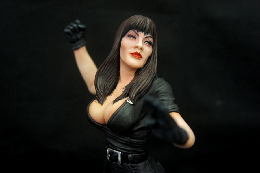 Tura Satana 1/8 Scale Resin Model Kit Faster Pussycat Run Run Run - Click Image to Close