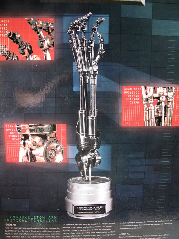 Terminator 2 Judgement Day Endoskeleton Arm Prop Replica by Sideshow - Click Image to Close