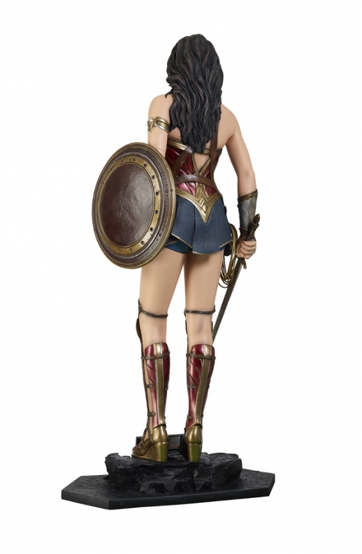 Justice League Wonder Woman Life-Size Display - Click Image to Close