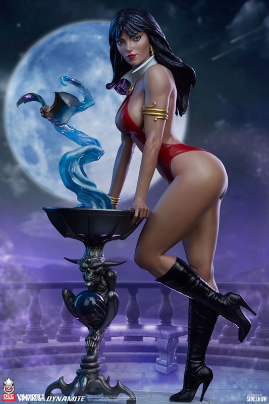 Vampirella 1/3 Scale Statue - Click Image to Close