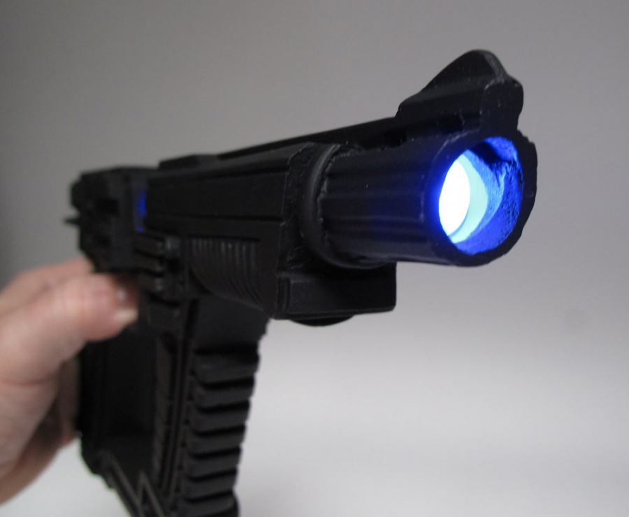 V TV Series Visitors Laser Pistol Gun Prop Replica With Lights - Click Image to Close
