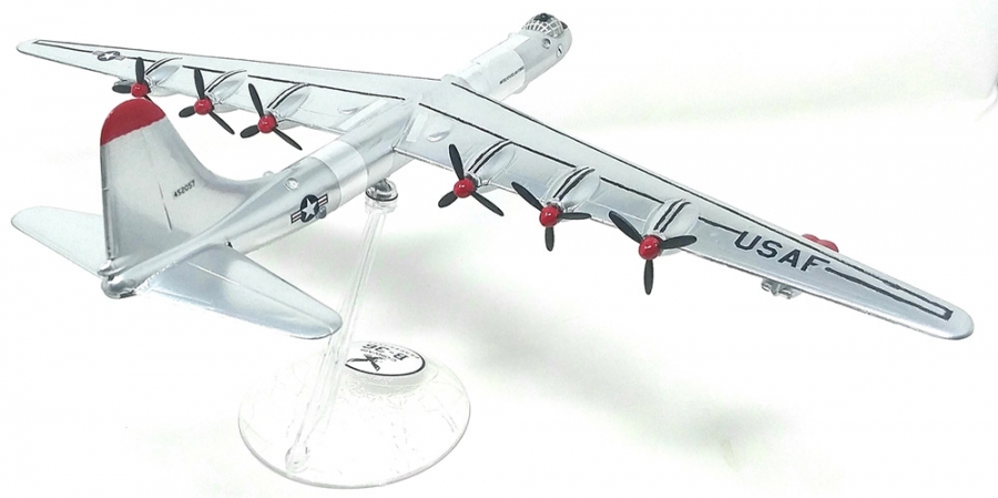 B-36 Peacemaker 1/184 Scale Plastic Model Kit with Swivel Stand by Atlantis - Click Image to Close