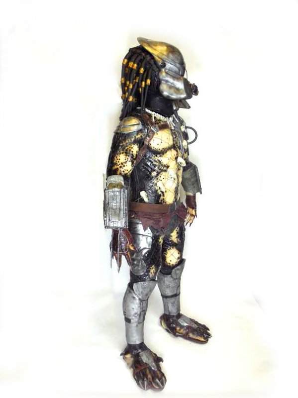 Predator 1987 Suit Replica Deluxe Version with Helmet and Shoulder Cannon - Click Image to Close