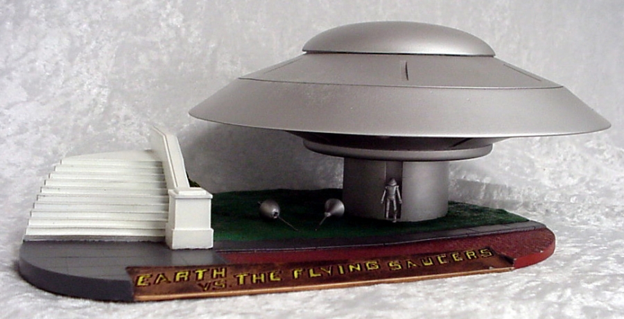 1950's Flying Saucer Deluxe Spaceship Kit - Click Image to Close