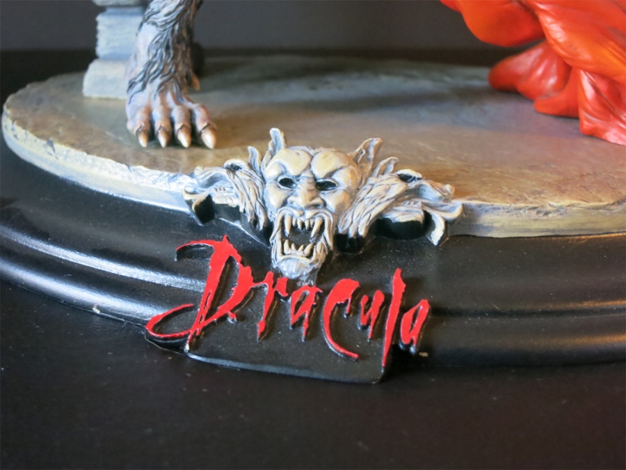 Dracula and Lucy Diorama Resin Model Kit - Click Image to Close