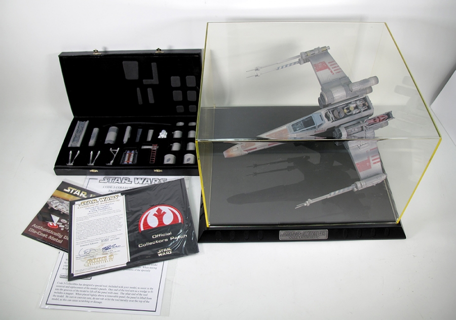Star Wars X-Wing Die Cast Replica by Code 3 with Acrylic Case - Click Image to Close