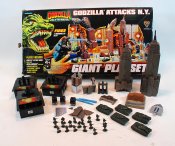 Godzilla Attacks N.Y. Playset by Trendmasters NOT COMPLETE