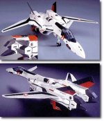 Macross Plus YF-19 Valkyrie Fighter Isamu 1/72 Model Kit by Hasegawa