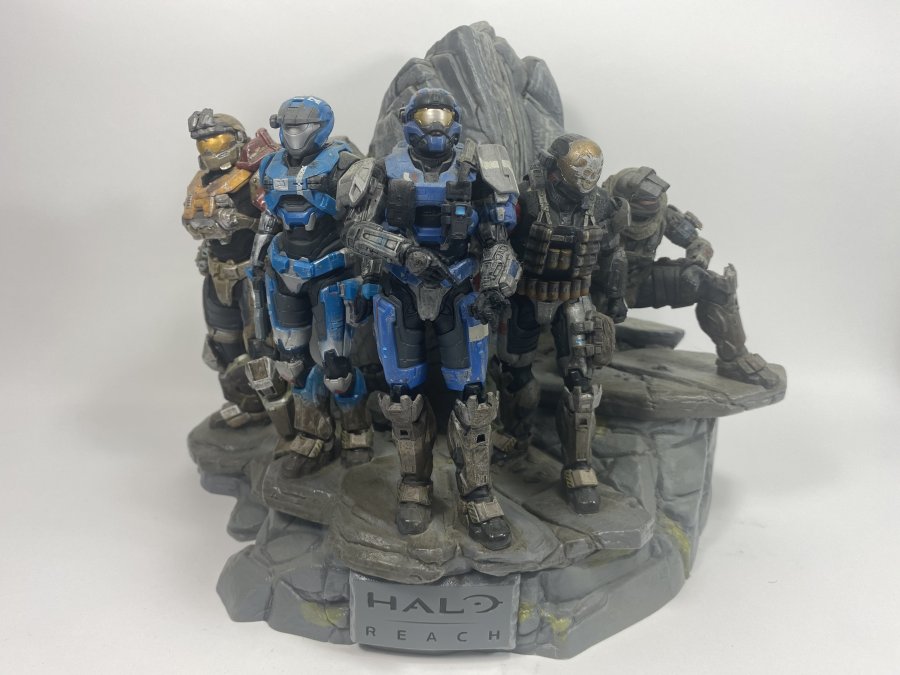 Halo Reach Legendary Edition Xbox 360 Game and Statue - Click Image to Close