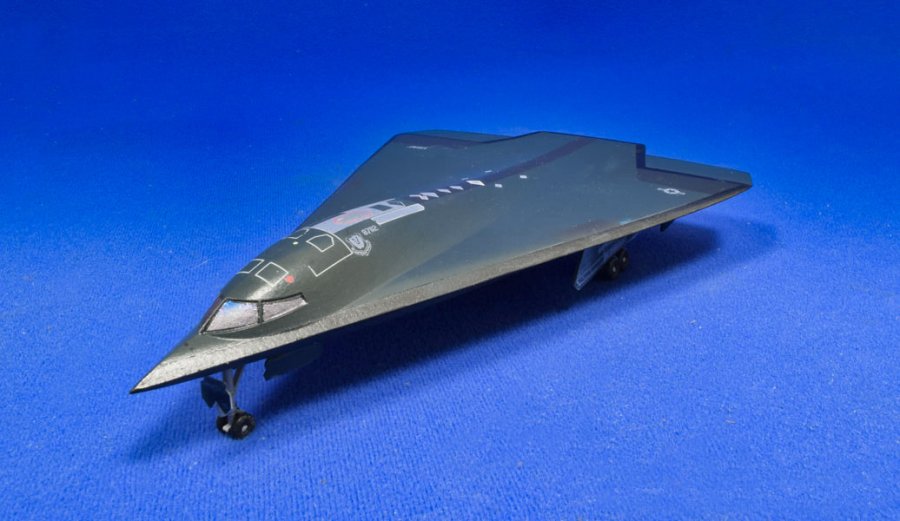 Northrop Low-Altitude Penetrator B-2 Bomber 1979 1/144 Scale Model Kit - Click Image to Close