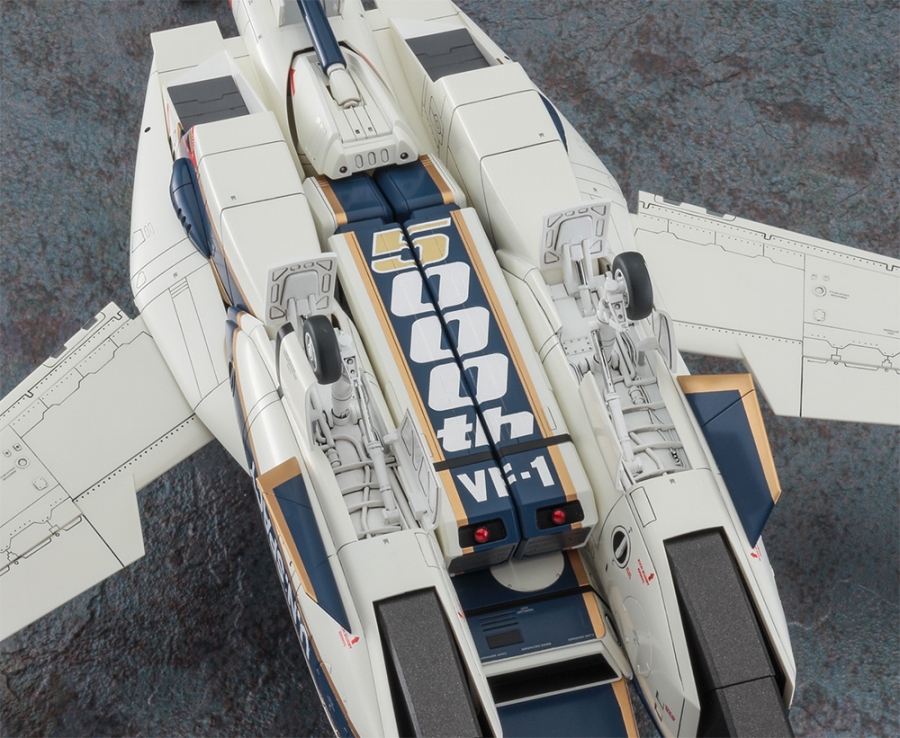 Macross Robotech VF-1A Valkyrie 5000 Commemorative 1/48 Scale Model Kit by Hasegawa - Click Image to Close