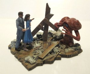 War Of The Worlds Mini Diorama Model Kit by Joe Laudati