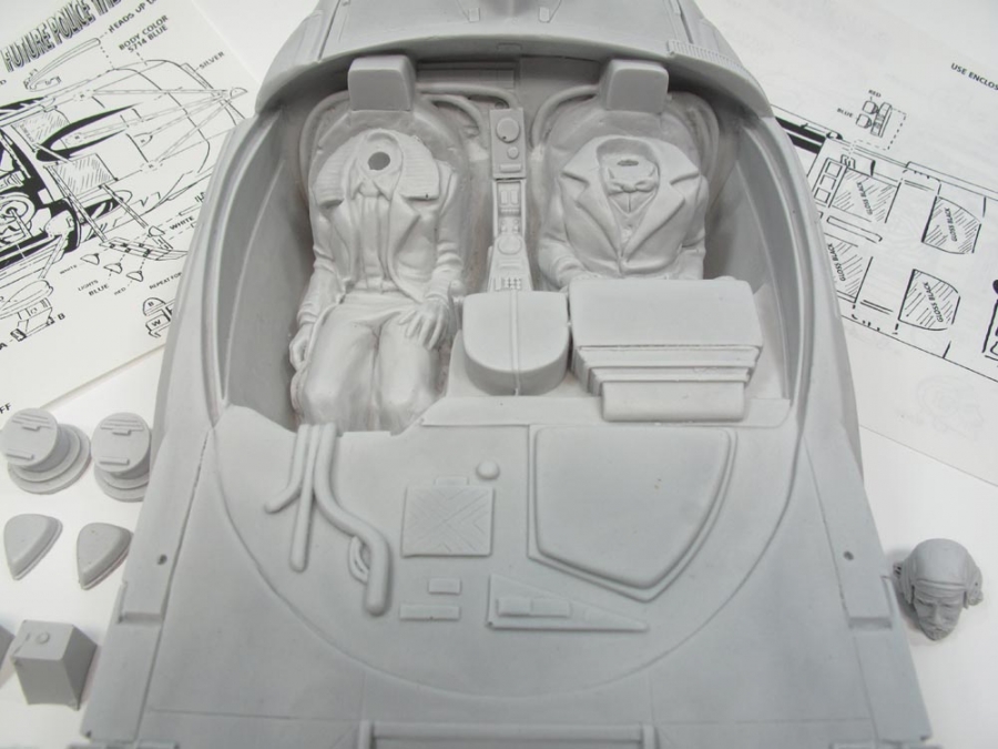 Police Spinner 2019 w/ Deckard & Gaff figures 1/12 Scale Prop Model Kit: - Click Image to Close