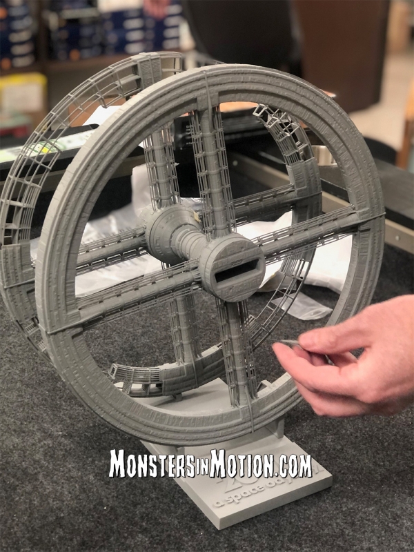 2001: A Space Odyssey Space Station V "Space Wheel" 1/2600 Model Kit by Moebius - Click Image to Close
