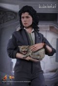 Alien Ellen Ripley 1/6 Scale Figure by Hot Toys