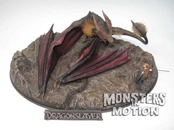 Dragonslayer Vermithrax Built-Up--1:32 scale figure
