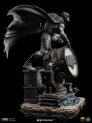 Batman on Batsignal Deluxe 1/10 Scale Statue with Lights