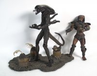 Alien Warrior with Base and Free Predator Loose McFarlane Toys