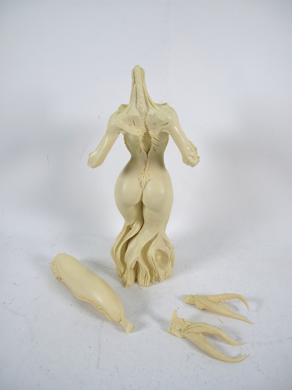 Alien Mother 1/8 Scale Model Kit H.R. Giger - Click Image to Close