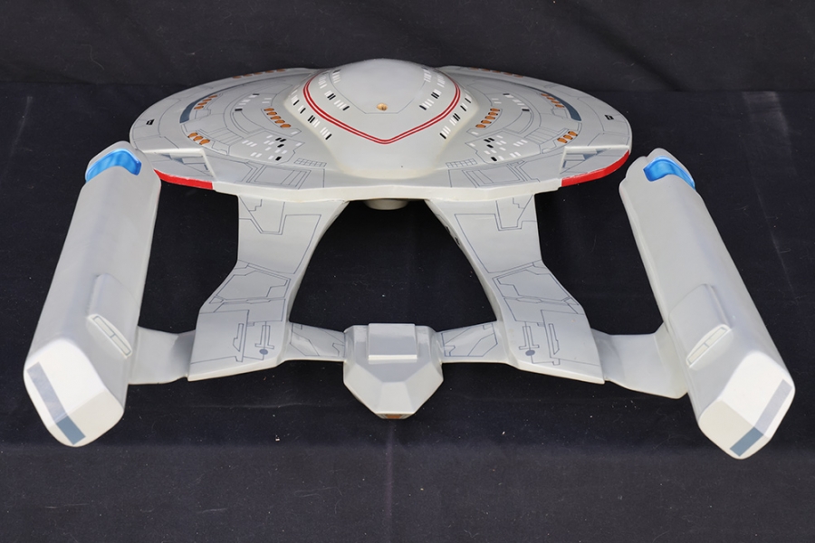 Star Trek Akira Class U.S.S. Rabin Giant Studio Scale Replica 39" Long - Click Image to Close