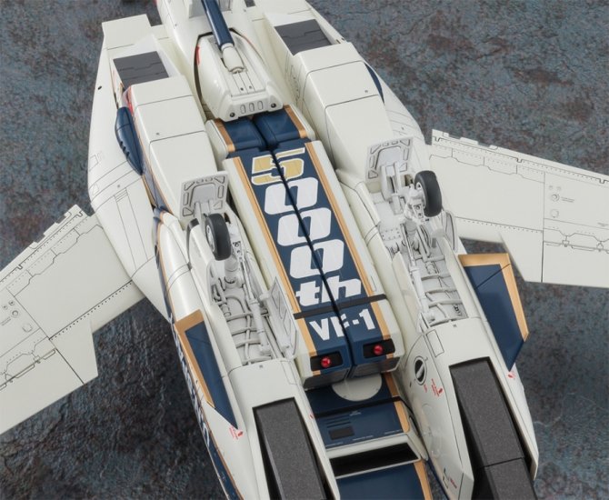 Macross Robotech VF-1A Valkyrie 5000 Commemorative 1/48 Scale