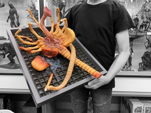 Alien Damaged Facehugger Wall Hanger 1/1 Scale Replica Art Piece