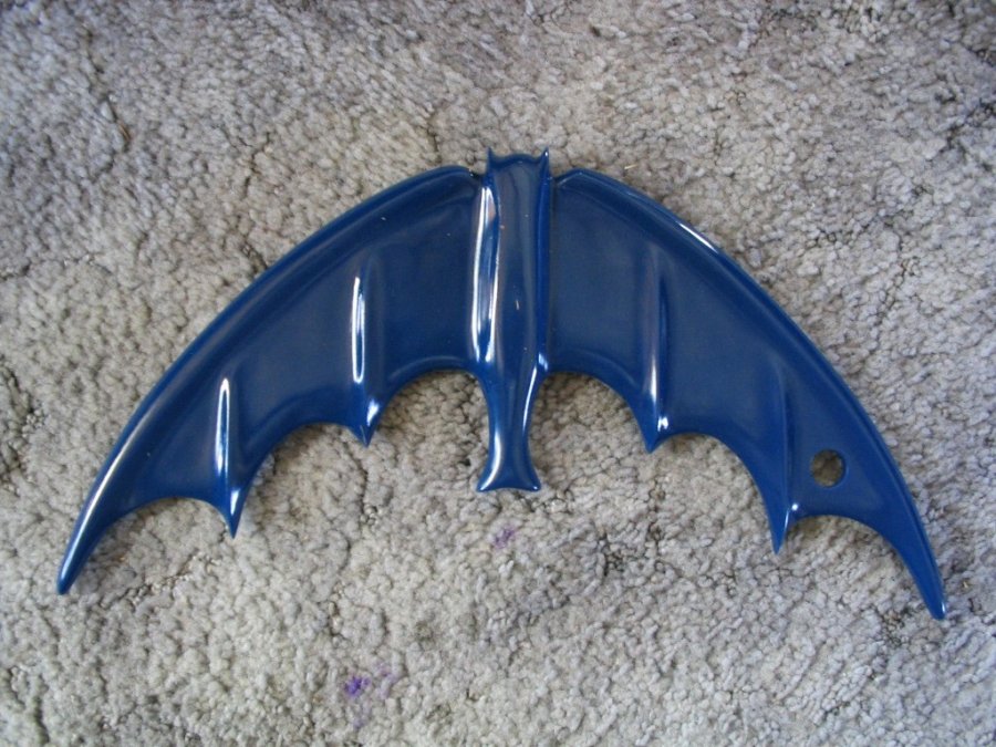 1966 Non-Folding Blue Bat Boomerang Prop Replica - Click Image to Close