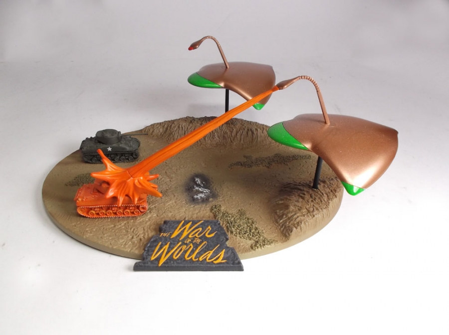 War Of The Worlds 1953 War Machines Attack 1/144 Scale Pre-Built Diorama - Click Image to Close