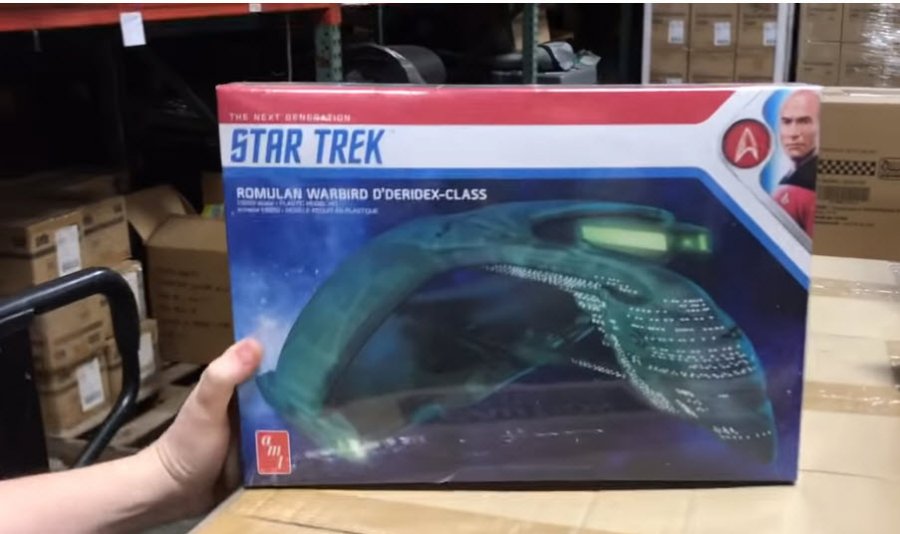Star Trek TNG Romulan Warbird D-Deridex Class 1/3200 Scale Model Kit - Click Image to Close